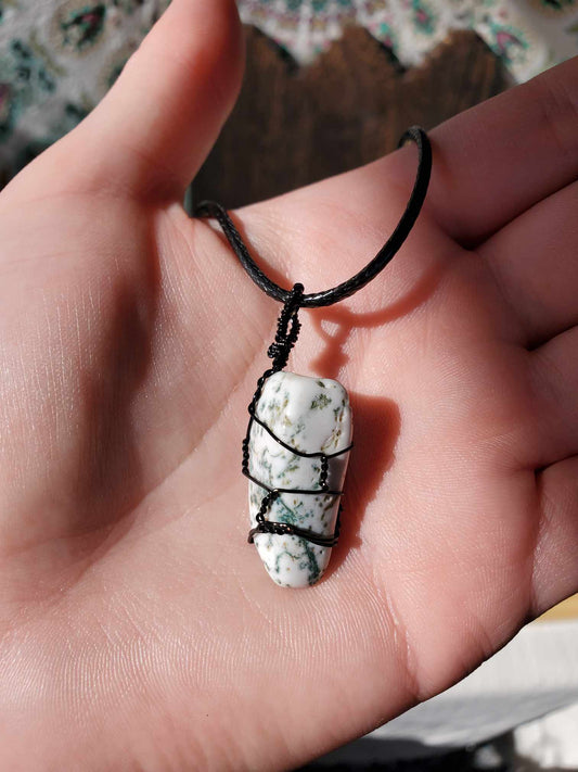 Moss Agate in Black Wire